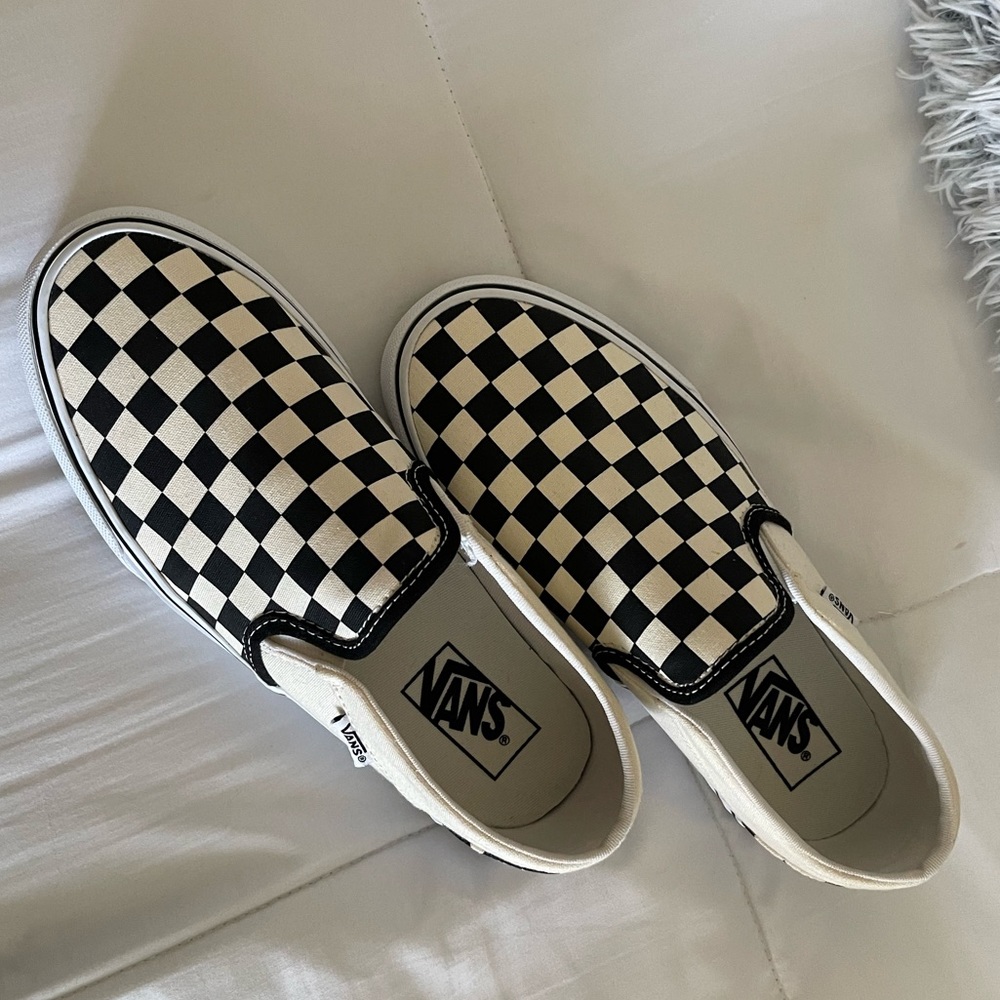 Slip on black and white checkered Vans: Size Womens 8